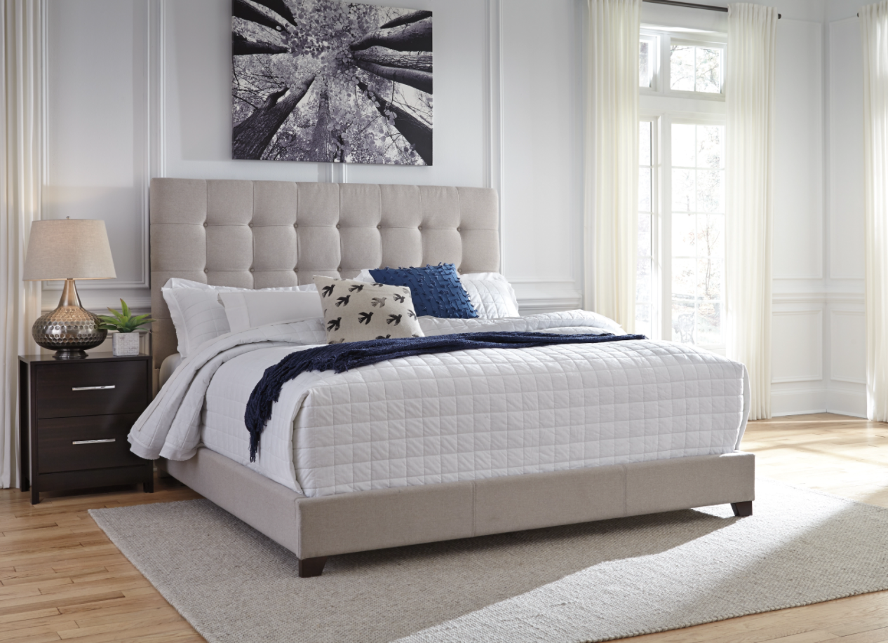 13209 Upholstered King Bed