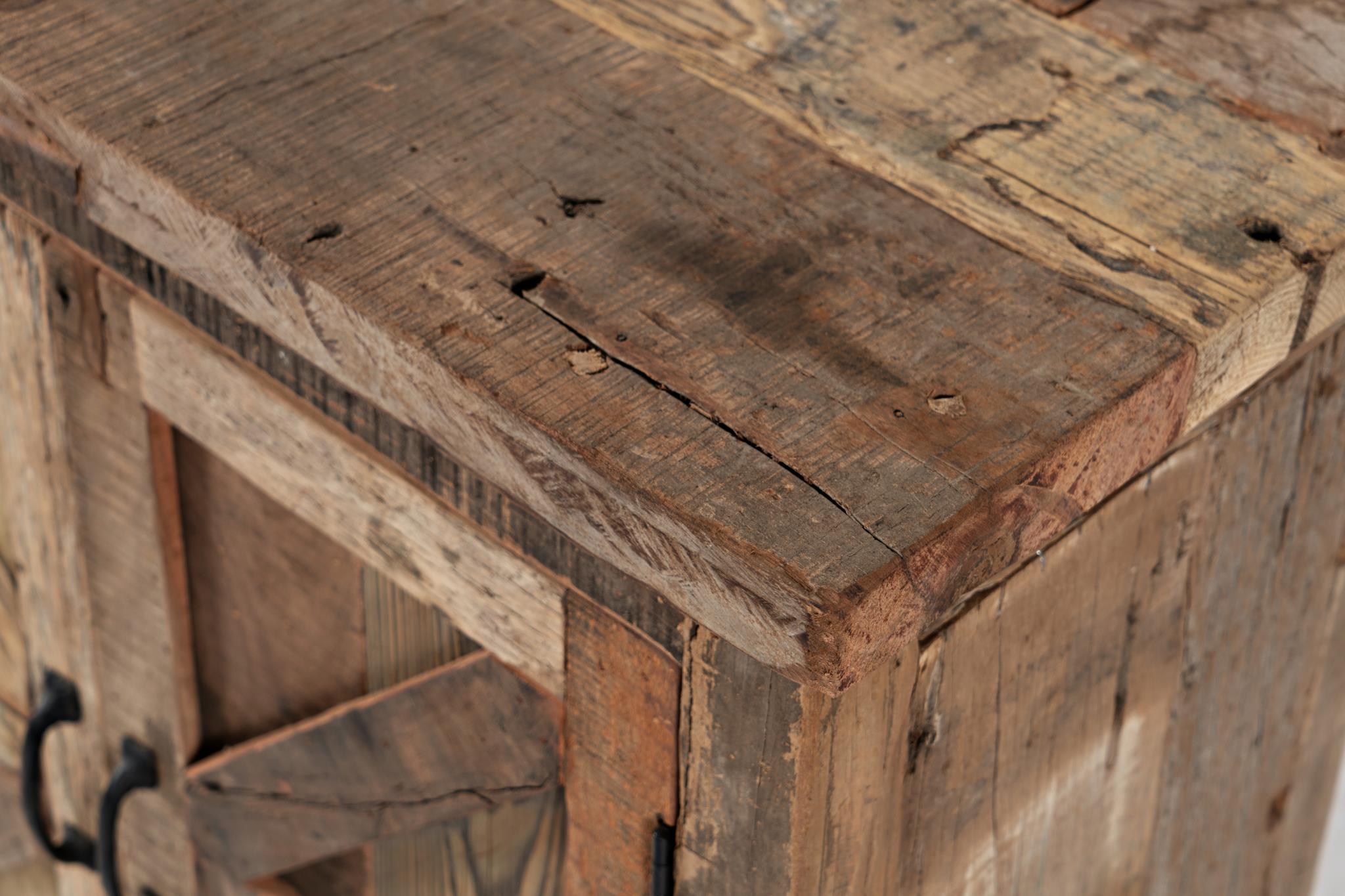 30326 Accent Chest