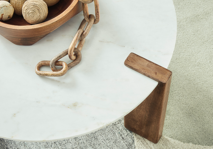 46475 Cocktail Table